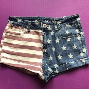 NEVER WORN; great for the 4th of July 🥰